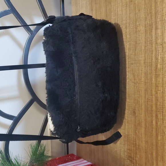 Nike Swoop Futura 365 Faux Fur Crossbody Bag in Black and White - Streetwear - Picture 3 of 12